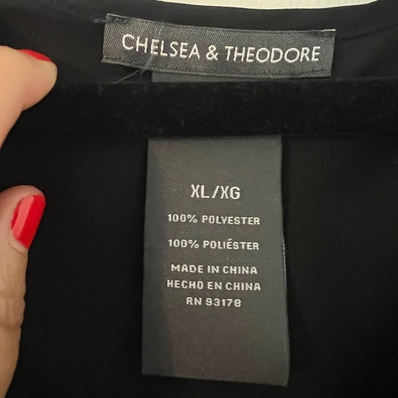 Chelsea & Theodore Black V-Neck Tank Top size XL (H116) - Picture 2 of 8